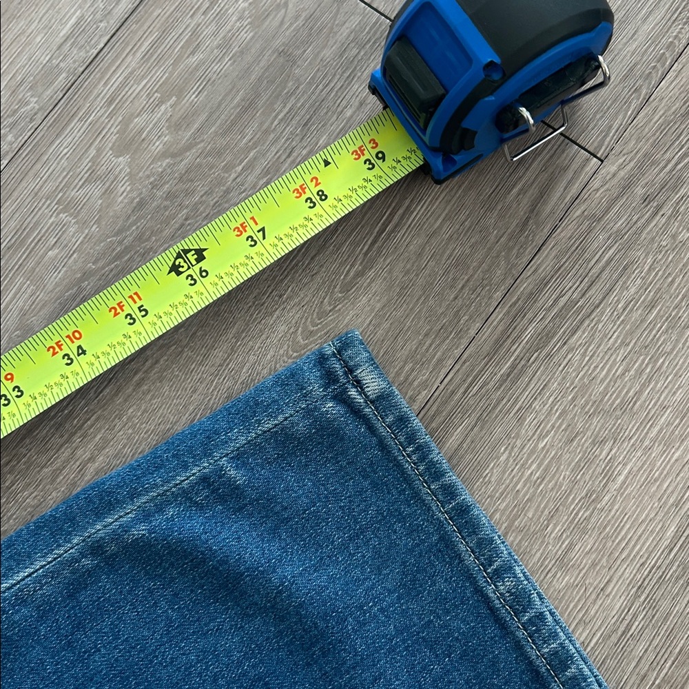 L'AGENCE Boyfriend Fit Straight Leg Jeans 24 - Picture 9 of 9